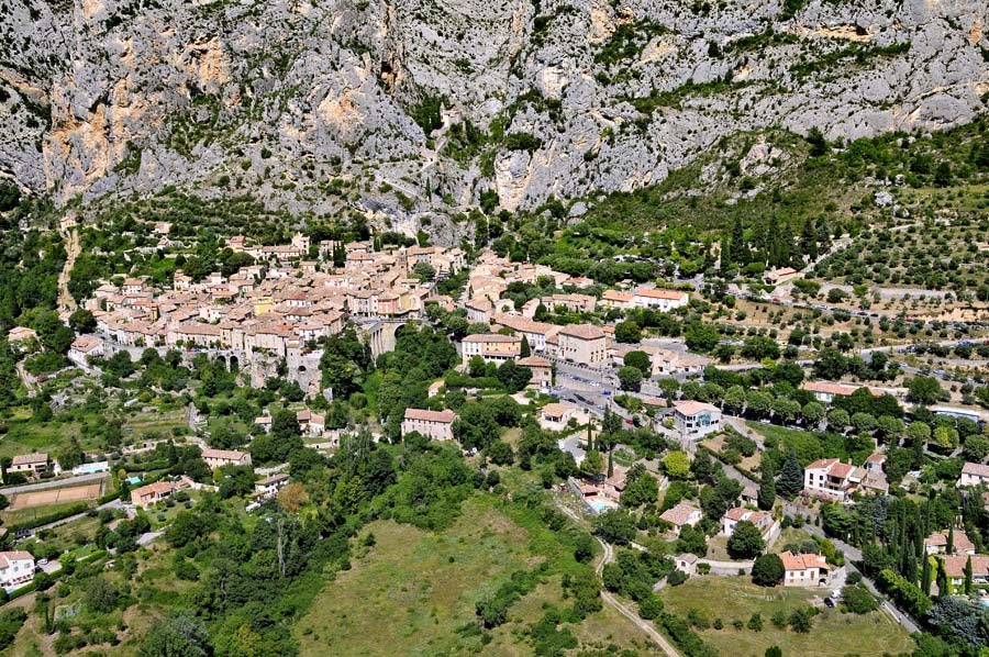 04moustiers-sainte-marie-6-0810