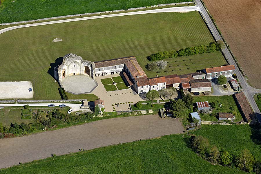 17trizay-abbaye-2-0414