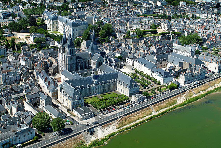 41blois-10-0704