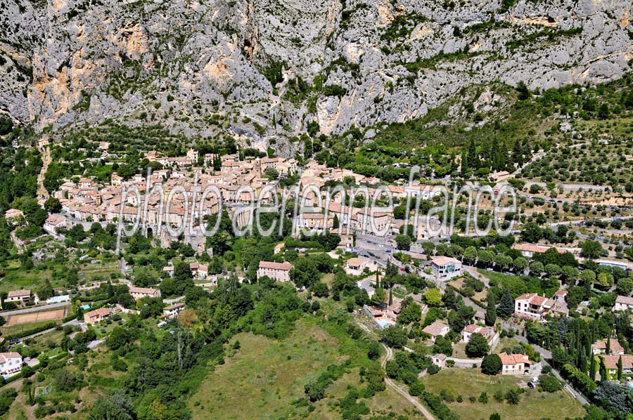 04moustiers-sainte-marie-6-0810