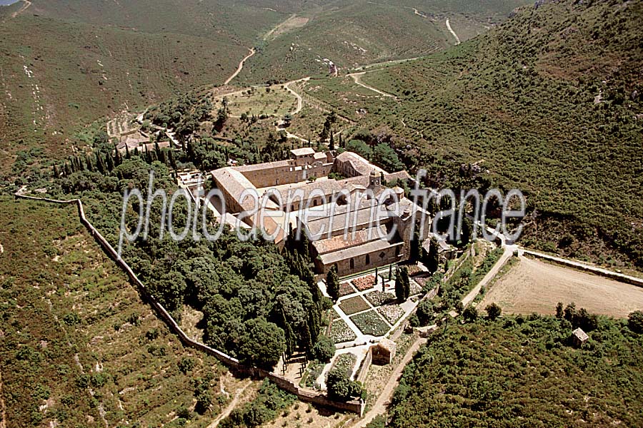 11abbaye-de-fontfroide-2-e94