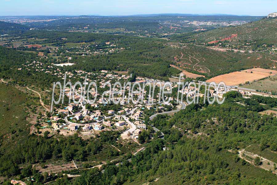 13chateauneuf-le-rouge-3-0904