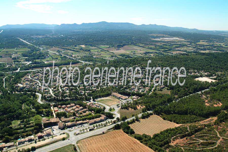 13chateauneuf-le-rouge-5-0904