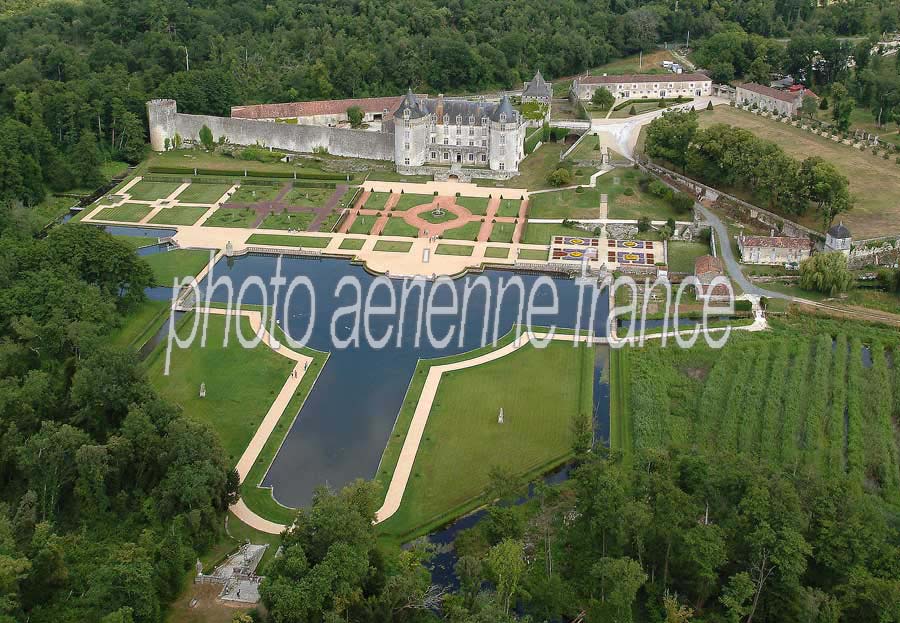 17la-roche-courbon-chateau-2-e03