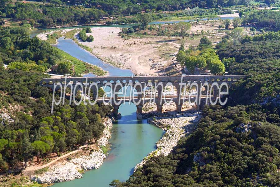 30le-pont-du-gard-1-0806