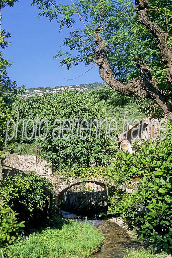 34saint-guilhem-le-desert-20-e01