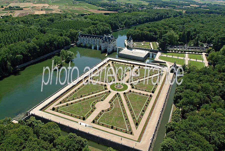 37chenonceaux-12-0704