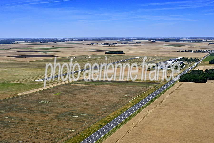 41aerodrome-blois-le-breil-1-0720