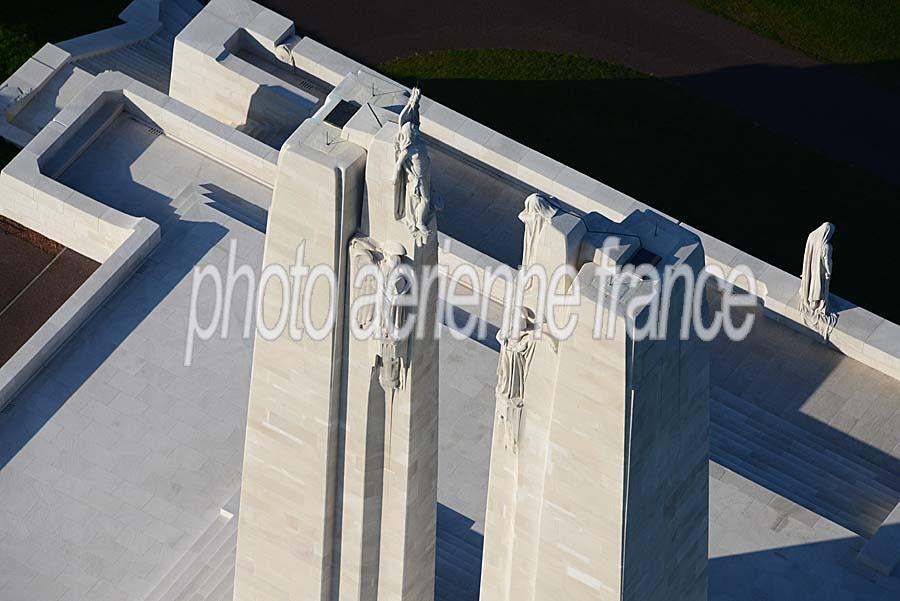 62memorial-canadien-vimy-1-0513