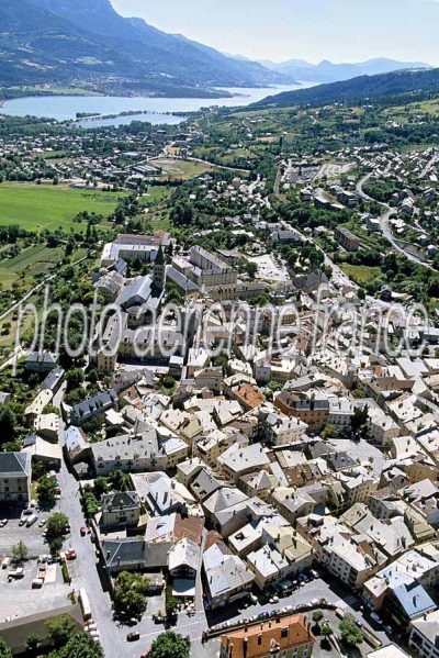 Embrun vu du ciel : alpes — Hautes-Alpes