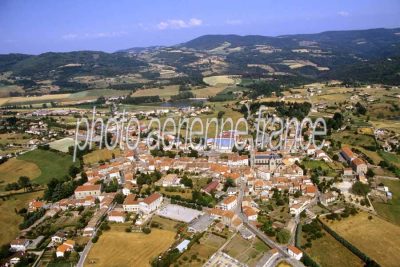 Vernoux-en-Vivarais vu du ciel — photo aérienne de l'Ardèche