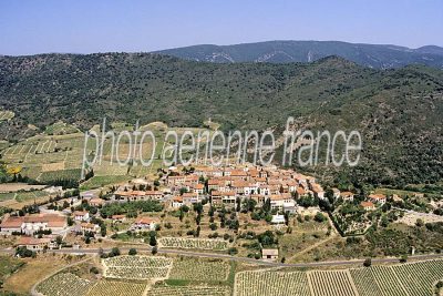 Cucugnan vu du ciel — photo aérienne de l'Aude