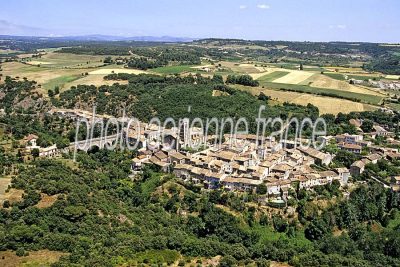 Montolieu vu du ciel — photo aérienne de l'Aude