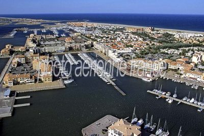 Port Leucate vu du ciel — photo aérienne de l'Aude