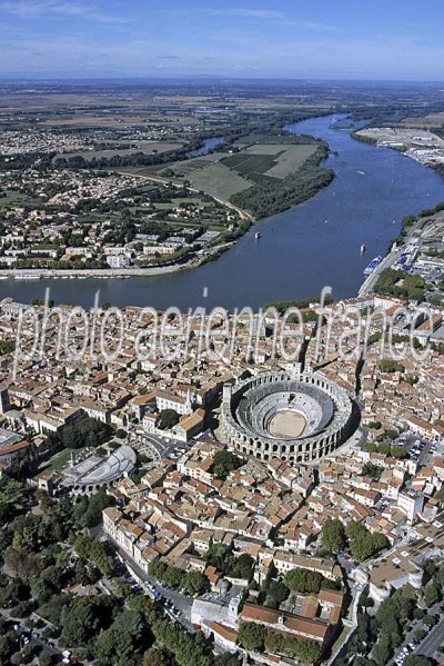 Vue aérienne d'Arles, Bouches-du-Rhône