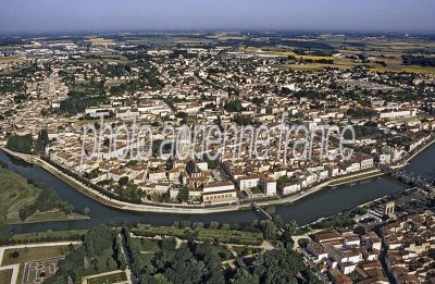 Saintes vu du ciel — photo aérienne de la Charente-Maritime