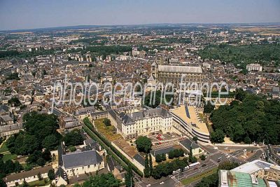 Bourges vu du ciel — photo aérienne du Cher
