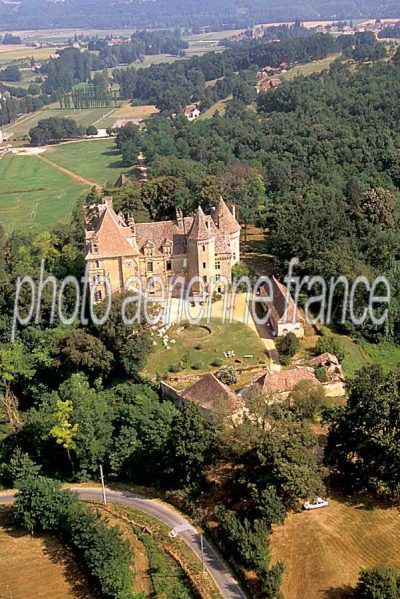 Photo aérienne de Lanquais (24) — chateaux du périgord