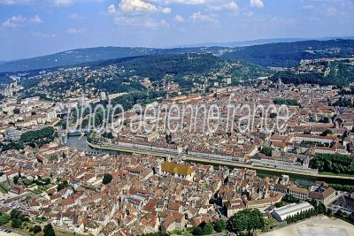 Besançon vu du ciel — photo aérienne du Doubs