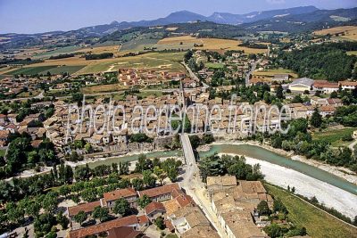 Aouste-sur-Sye vu du ciel — photo aérienne de la Drôme