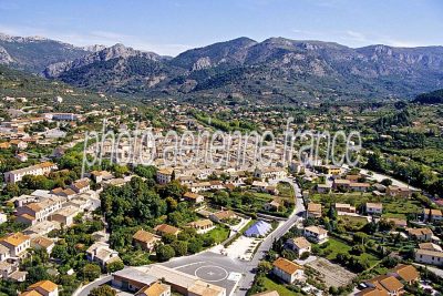 Buis-les-Baronnies vu du ciel : provence — Drôme