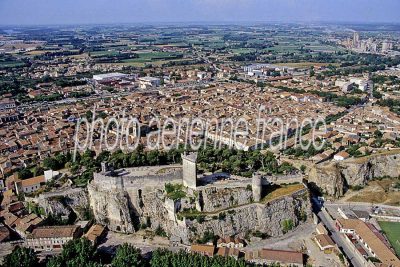 Photo aérienne de Beaucaire (30) — chateaux du languedoc…