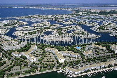 Vue aérienne de Port Camargue, Gard