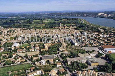 Photo aérienne de Roquemaure (30) — Gard