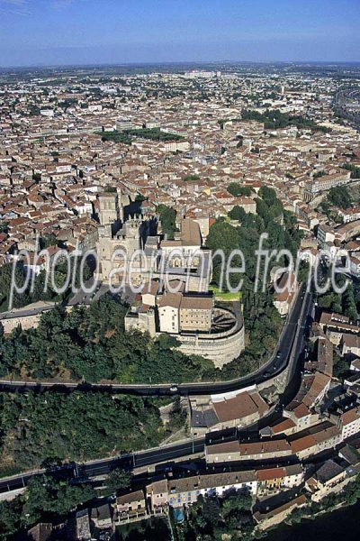 Béziers vu du ciel : cathedrale — Hérault