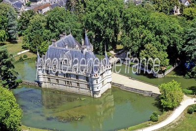 Azay-le-Rideau vu du ciel — photo aérienne de l'Indre-et-Loire