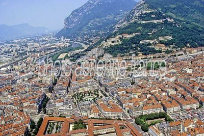 Grenoble vu du ciel — photo aérienne de l'Isère