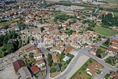 Saint-Maurice-l'Exil vu du ciel — photo aérienne de l'Isère