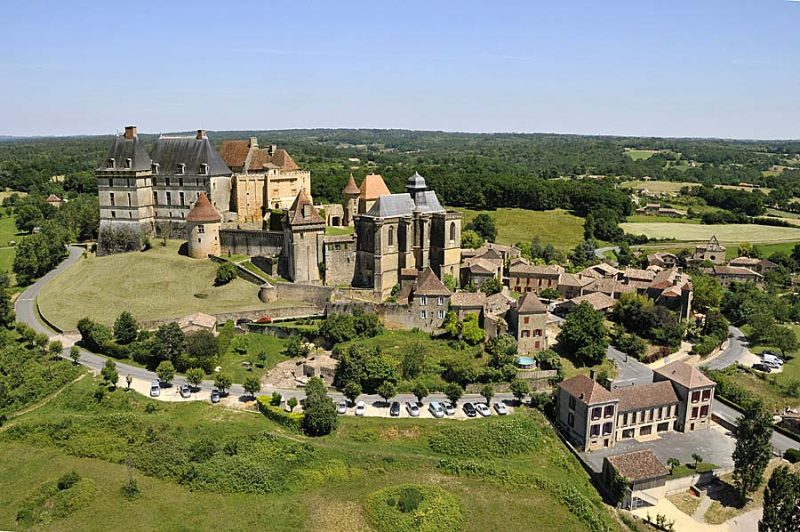 Biron vu du ciel — photo aérienne de la Dordogne (n°31)