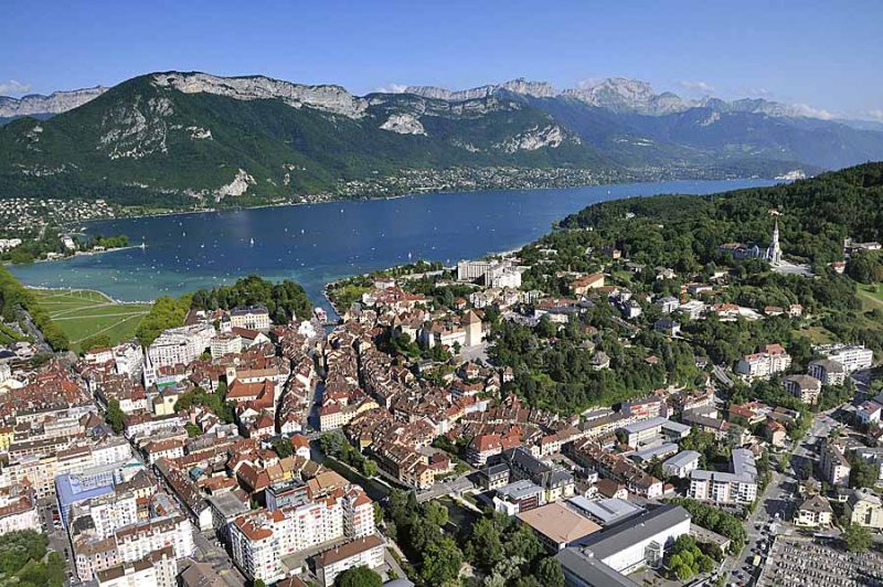 Annecy vu du ciel — photo aérienne de la Haute-Savoie (n°4)